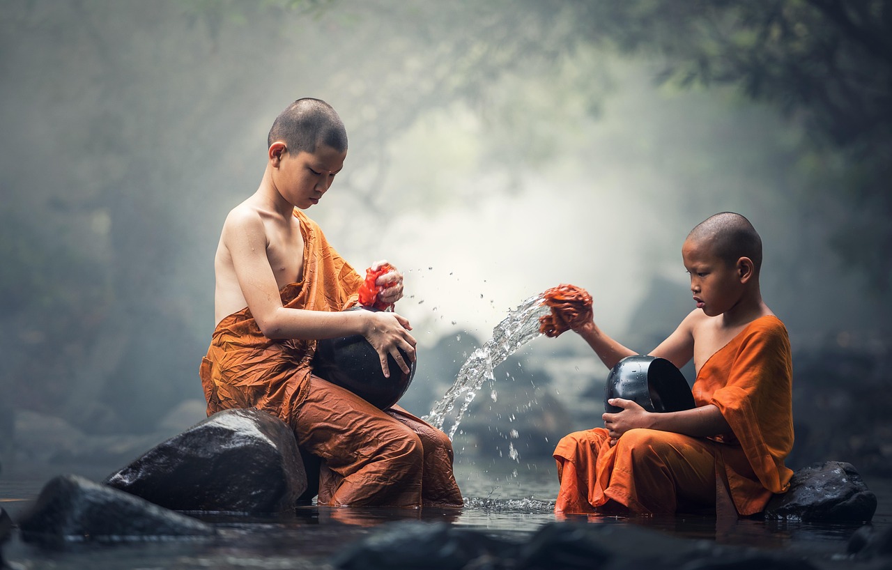 Ongestoorde meditatie in een eenvoudige tuin. Ongestoorde meditatie in een eenvoudige tuin.